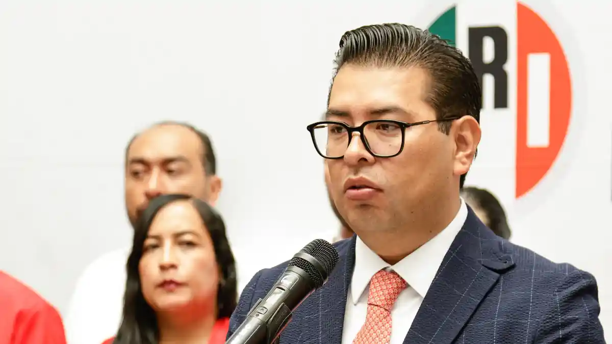 Néstor Camarillo consuma una traición más.