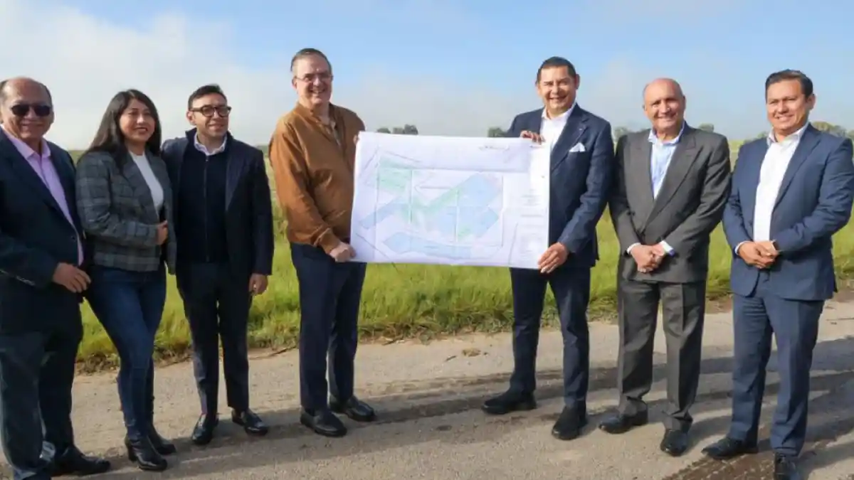 Ebrard firma convenio con Armenta: Puebla se convierte en Polo de Desarrollo.