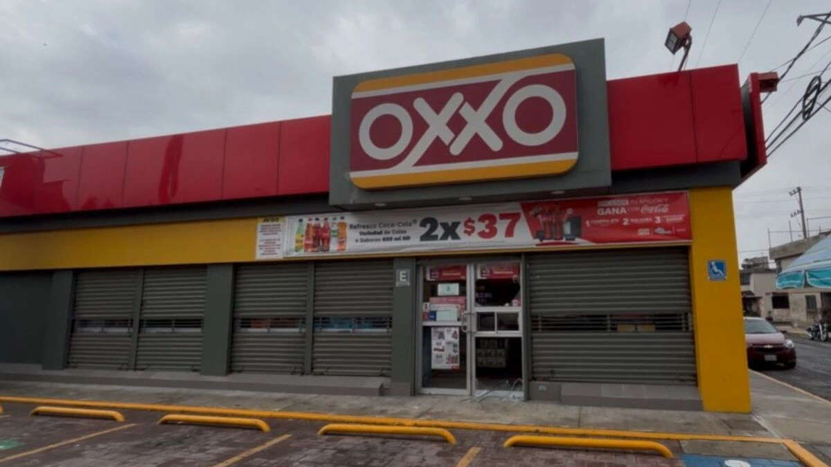 Roban con violencia dinero y mercancía del OXXO de la colonia Naciones Unidas
