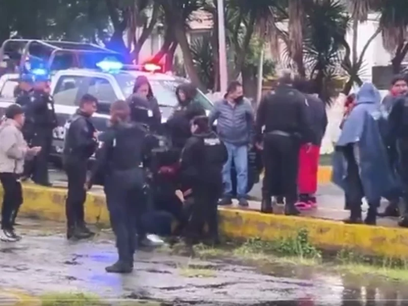 Enfrentamiento entre la 28 de Octubre y Antorcha afuera del Cuauhtémoc deja una mujer muerta
