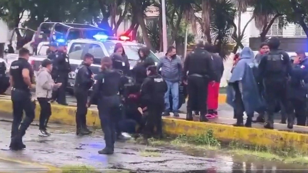 Enfrentamiento entre la 28 de Octubre y Antorcha afuera del Cuauhtémoc deja una mujer muerta