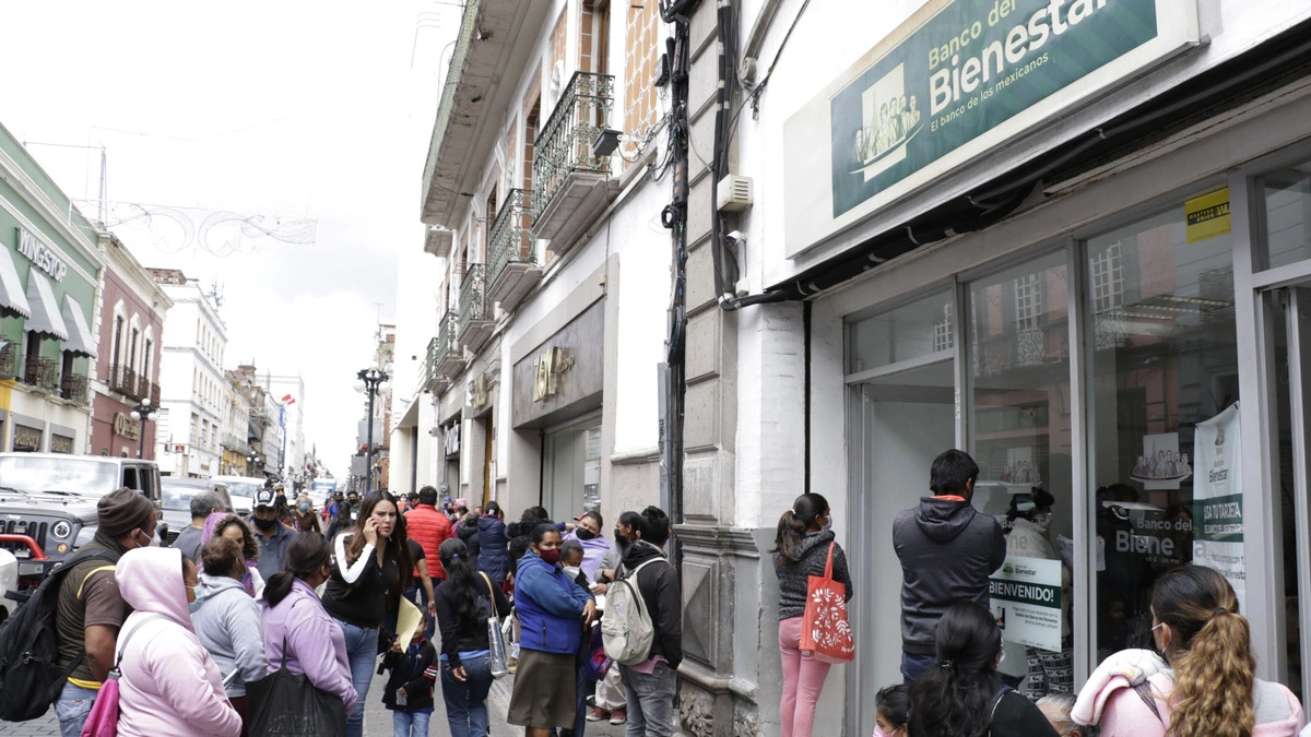 En 6 años de los gobiernos de Morena, baja casi 24% la pobreza en Puebla