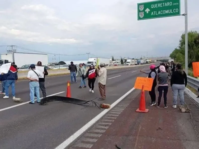 Bloquean la autopista México-Puebla a la altura de Texmelucan