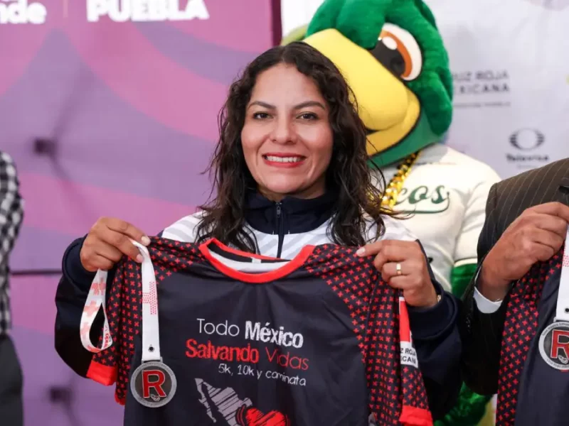 Presentan San Andrés Cholula y Cruz Roja Puebla playera y medalla de la Carrera Nacional ‘Todo México Salvando Vidas 2025’