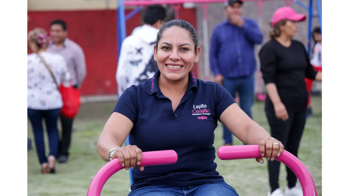 Impulsa Lupita Cuautle el bienestar y la recreación con entrega de equipos de ejercitación y juegos infantiles
