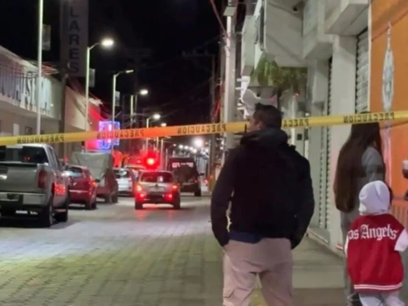 Joven se escapa del hospital para lanzarse de un espectacular en Ciudad Serdán  