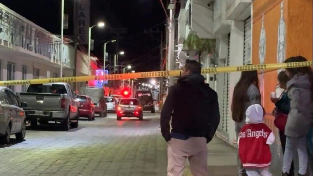 Joven se escapa del hospital para lanzarse de un espectacular en Ciudad Serdán  