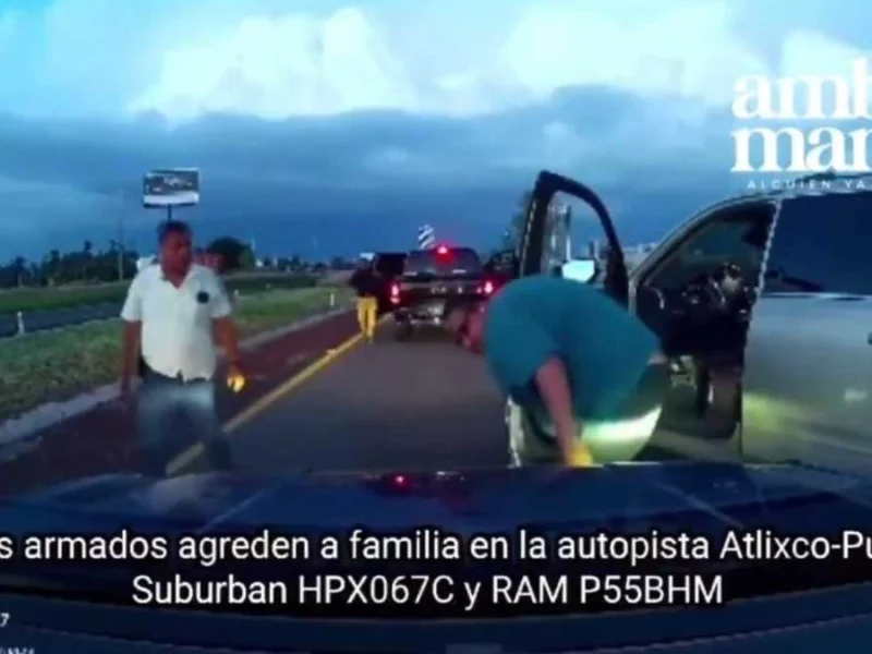 VIDEO: Hombres armados amenazan a familia en la autopista Puebla-Atlixco  
