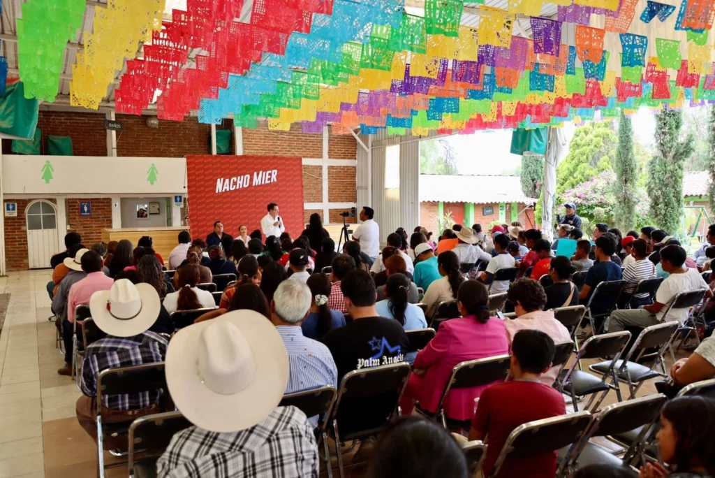 En agosto, realizó una asamblea en San Sebastián de Aparicio, donde lo acompañaron los diputados federales, Nacho Mier Jr, su hijo y Alejandro Carvajal.