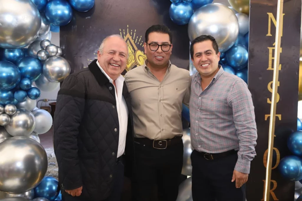 Dije el (aún) priista, Néstor Camarillo, porque durante el festejo y ya con algunas copas terminó soltando que ya se va del PRI.