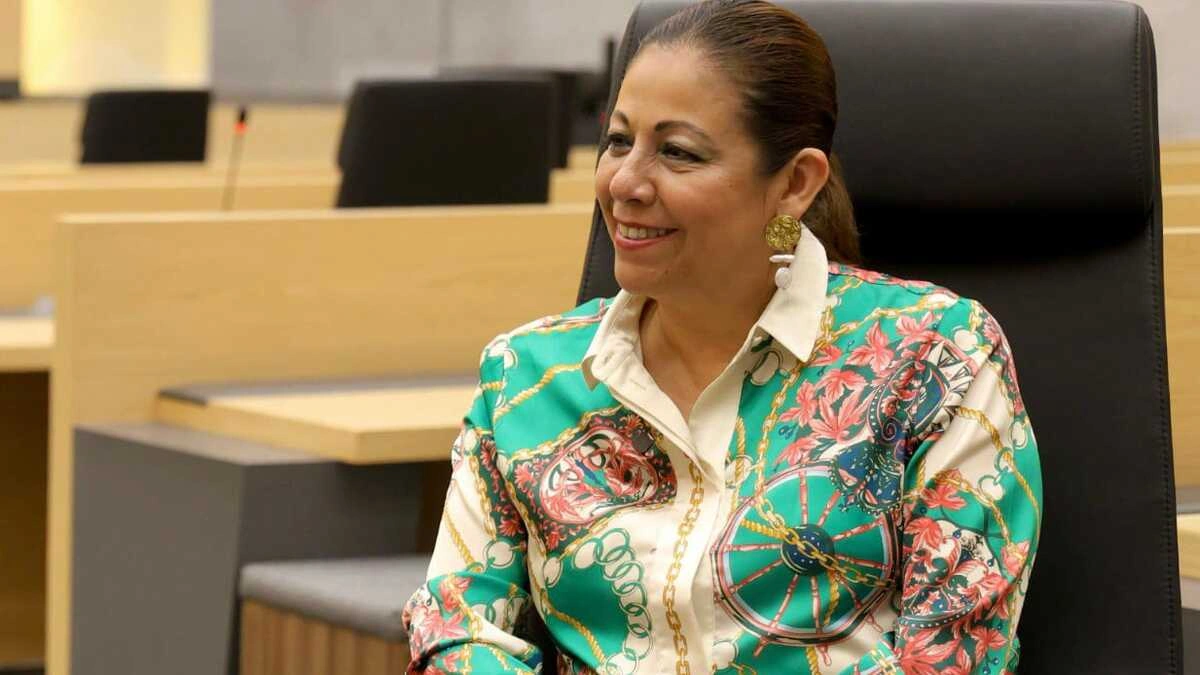 Presidenta del Congreso responde a señalamientos de oposición: vine a trabajar