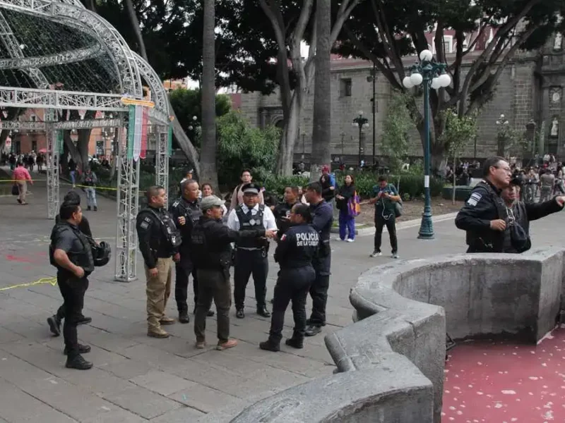 Detienen a integrantes de colectiva durante marcha por desaparecidos en Puebla