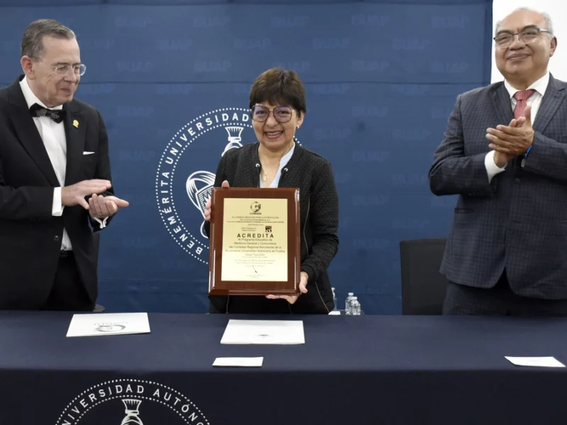 Licenciatura en Medicina General y Comunitaria de la BUAP recibe acreditación internacional