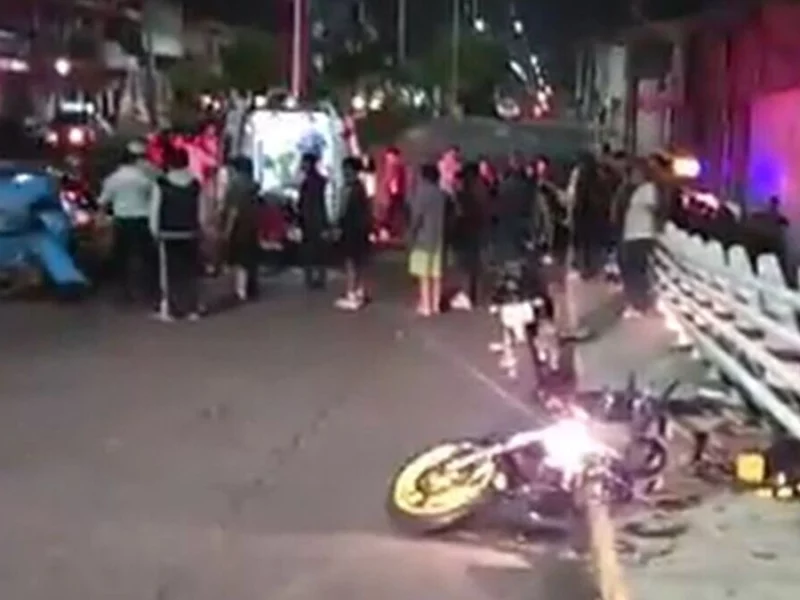 Motociclista muere tras chocar contra un taxi en Atlixco  