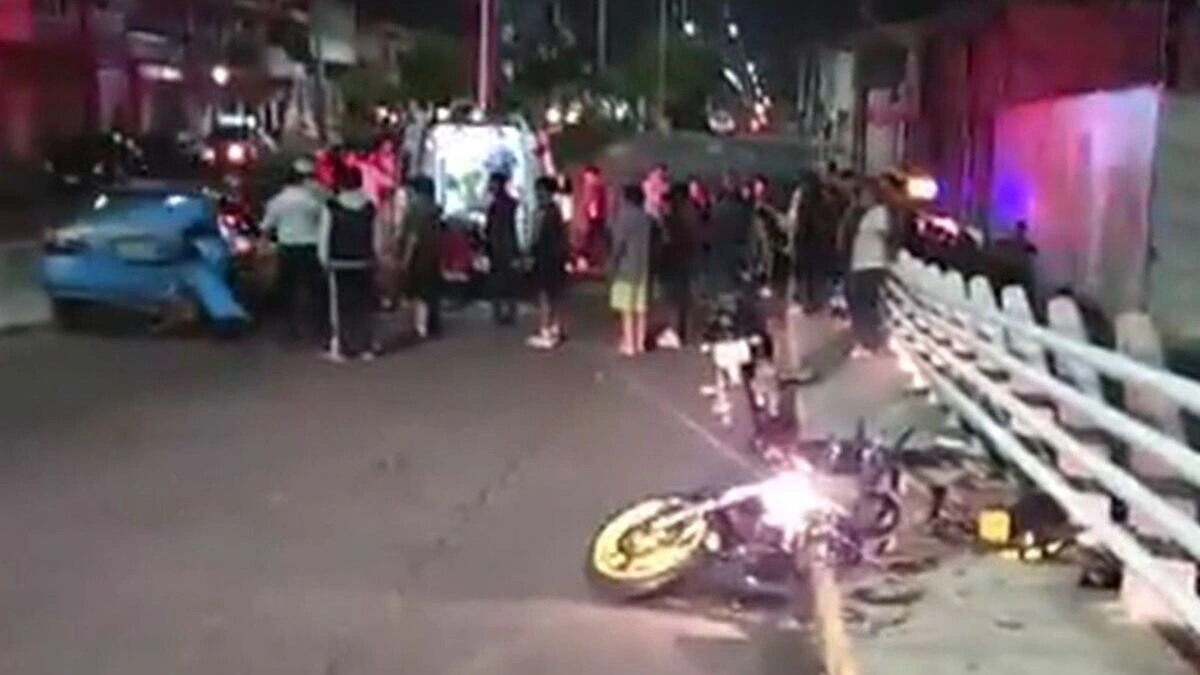 Motociclista muere tras chocar contra un taxi en Atlixco  