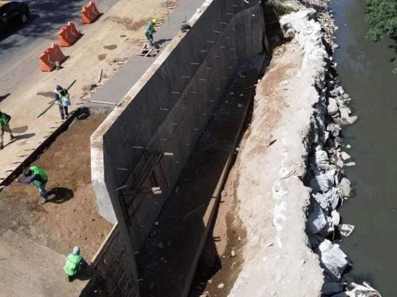 Construyen muro en los límites del río Alseseca para prevenir deslizamientos de tierra 