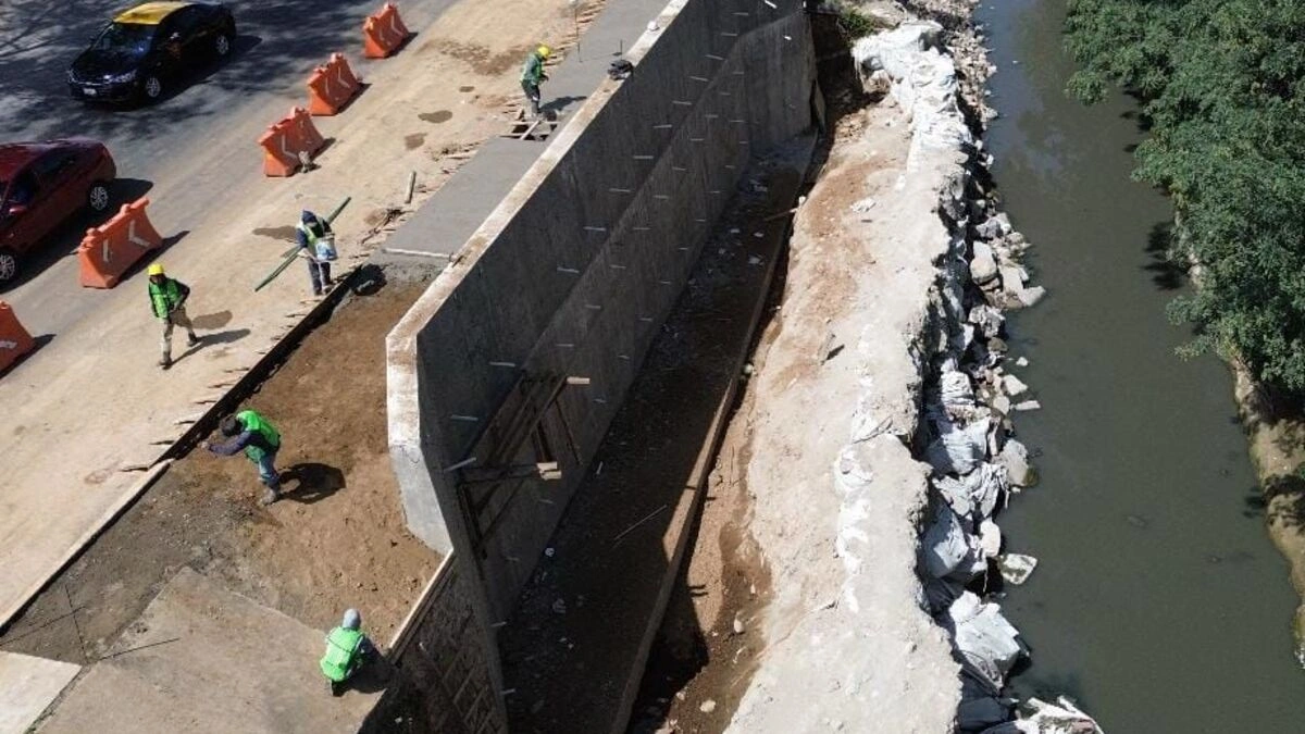 Construyen muro en los límites del río Alseseca para prevenir deslizamientos de tierra 
