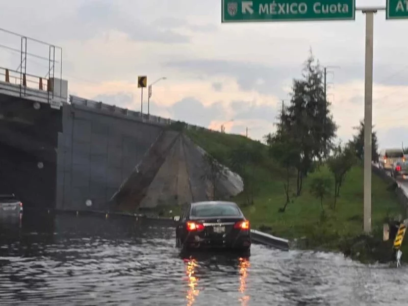Lluvias causan inundaciones en Periférico Ecológico y otras vialidades de Puebla
