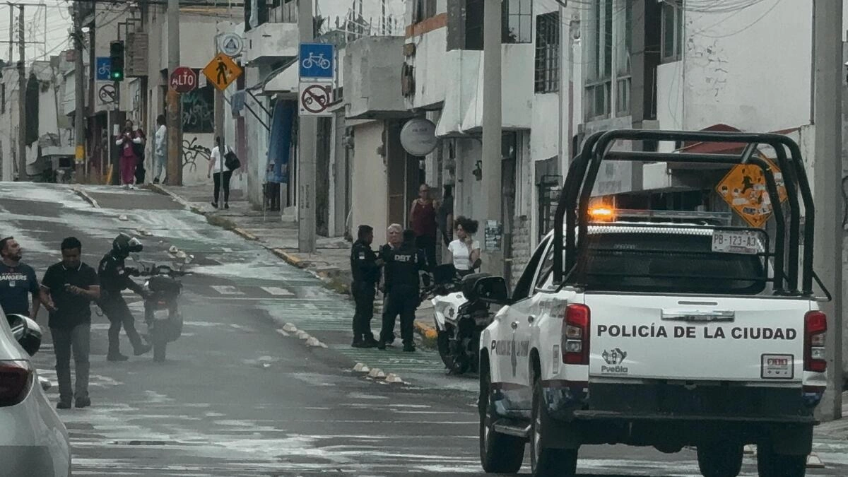 Riña entre antiguos socios termina con uno baleado y otro detenido en Puebla