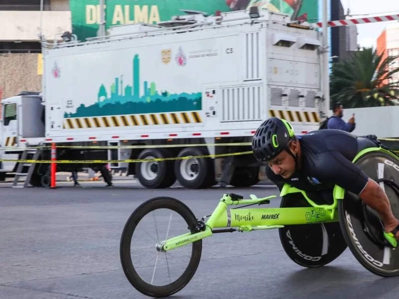 Poblano gana primer lugar en categoría silla de ruedas del Maratón de la CDMX