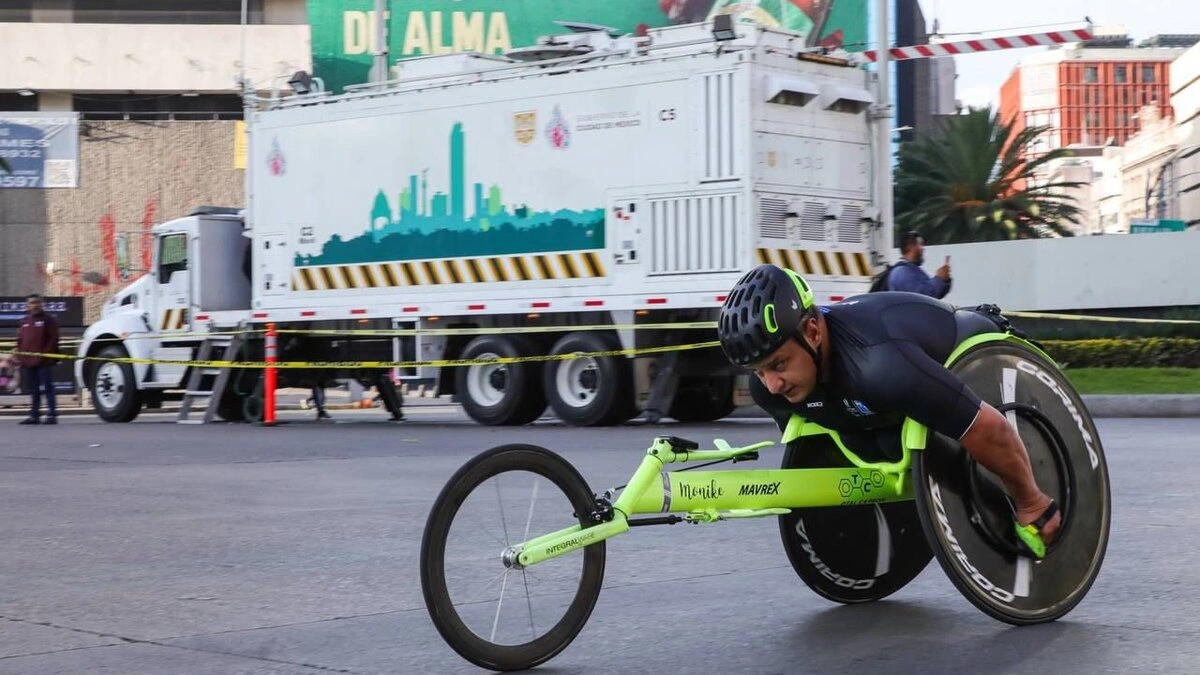 Poblano gana primer lugar en categoría silla de ruedas del Maratón de la CDMX
