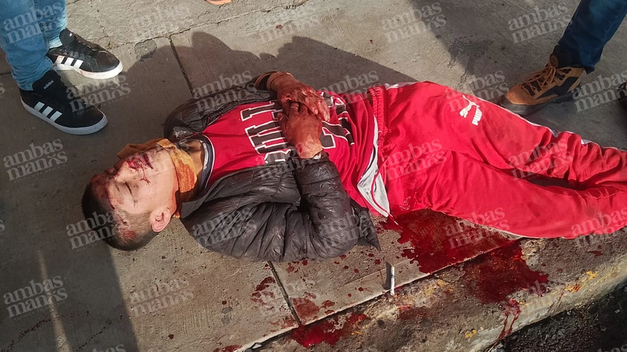 Taxistas golpean a delincuentes en Balcones del Sur que robarse una unidad en San Andrés Azumiatla.
