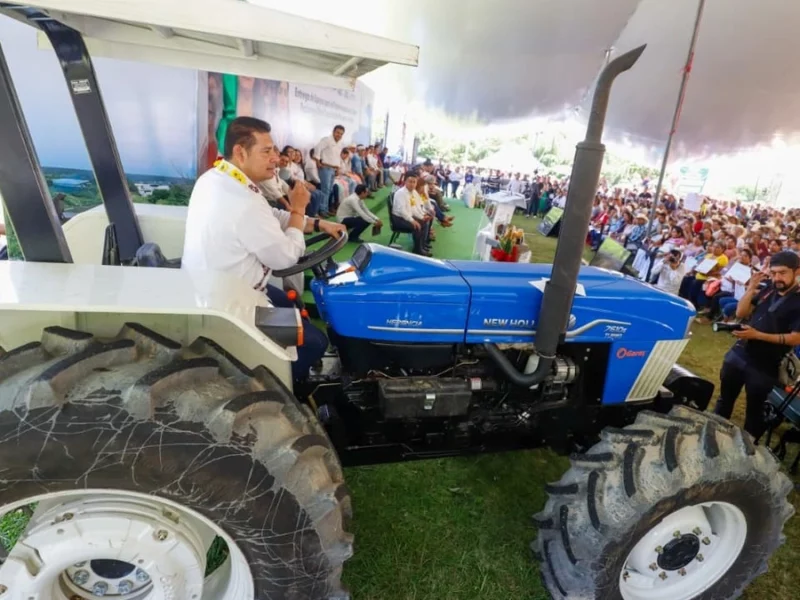 Armenta anuncia que se adquirirán 200 tractores para aumentar la producción agrícola de Puebla 