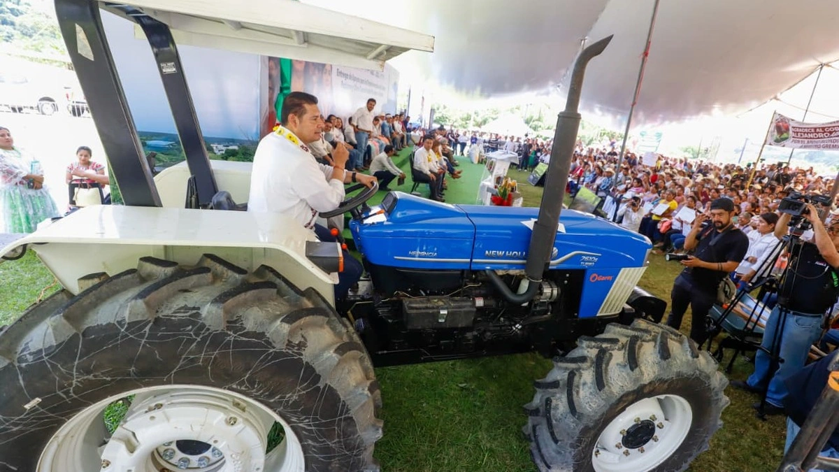 Armenta anuncia que se adquirirán 200 tractores para aumentar la producción agrícola de Puebla 