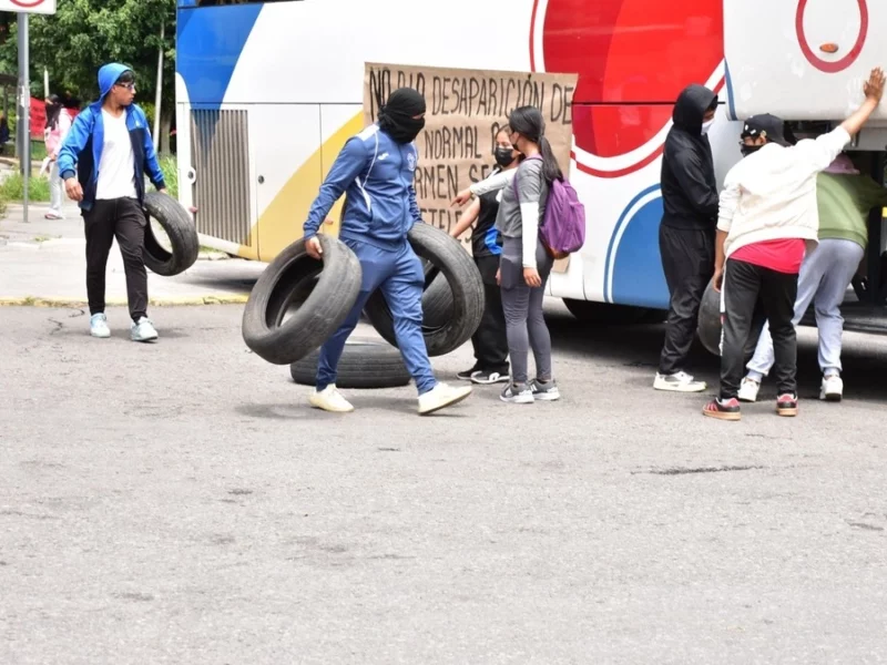 “28 de Octubre”, detrás de la protesta de normalistas en Puebla: Armenta 