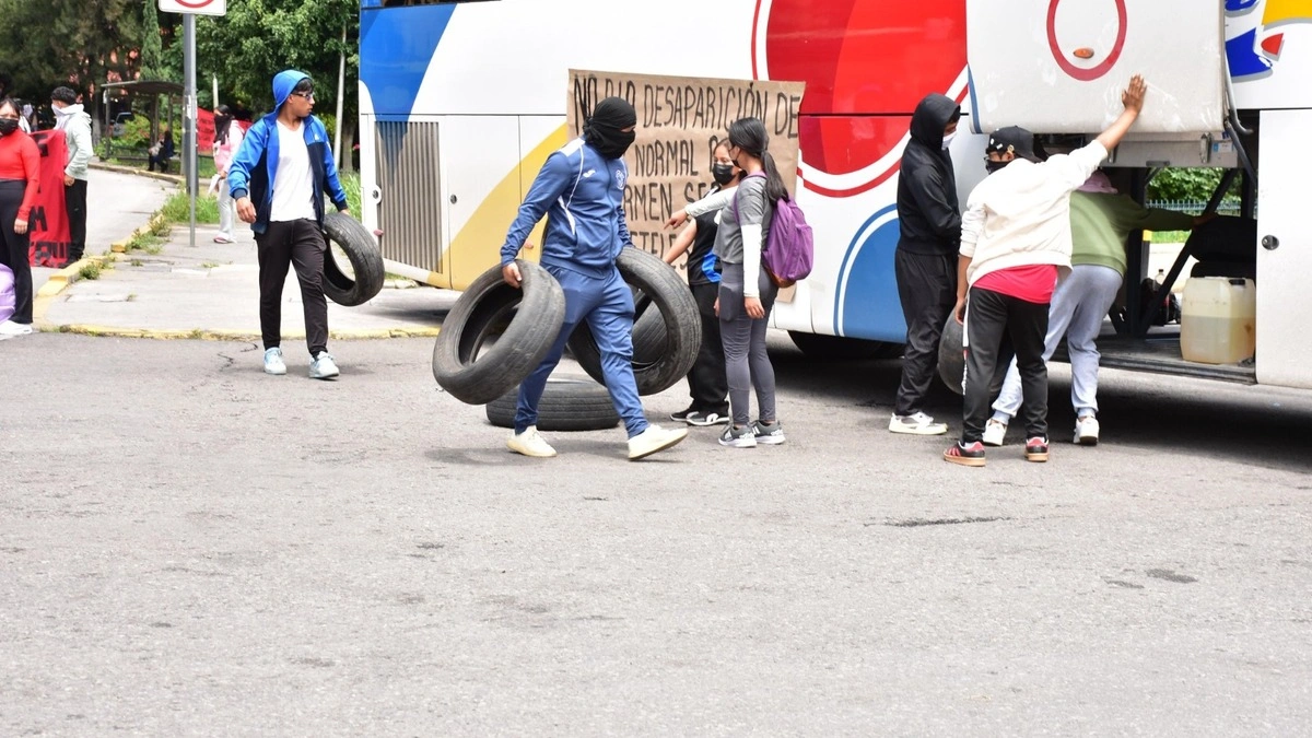 “28 de Octubre”, detrás de la protesta de normalistas en Puebla: Armenta 