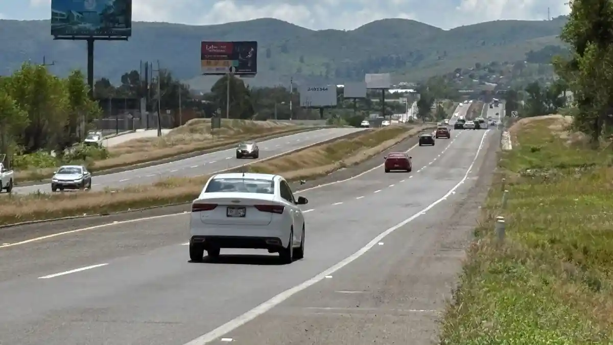 Automovilistas reportan asalto masivo en la autopista Siglo XXl.