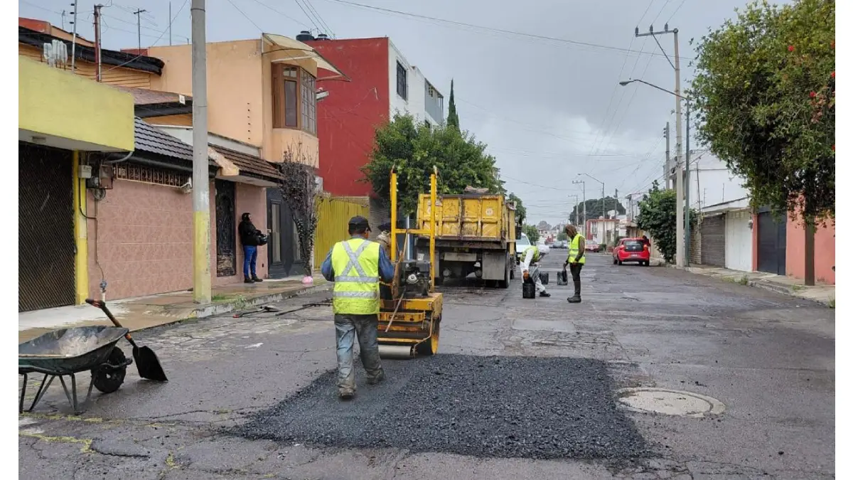 Atiende nuevos puntos de la ciudad la Campaña Capitalina Bacheando Puebla