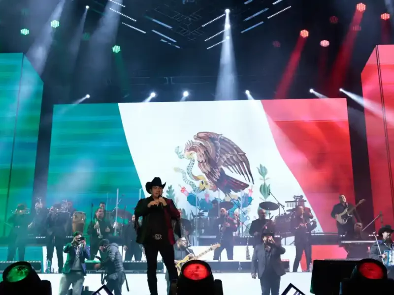 Viajan de Morelos, Veracruz y CDMX para ver a Julión Álvarez en Puebla.