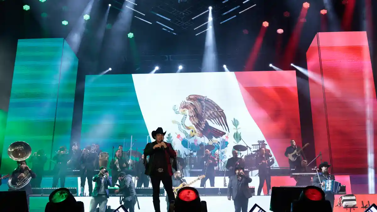 Viajan de Morelos, Veracruz y CDMX para ver a Julión Álvarez en Puebla.