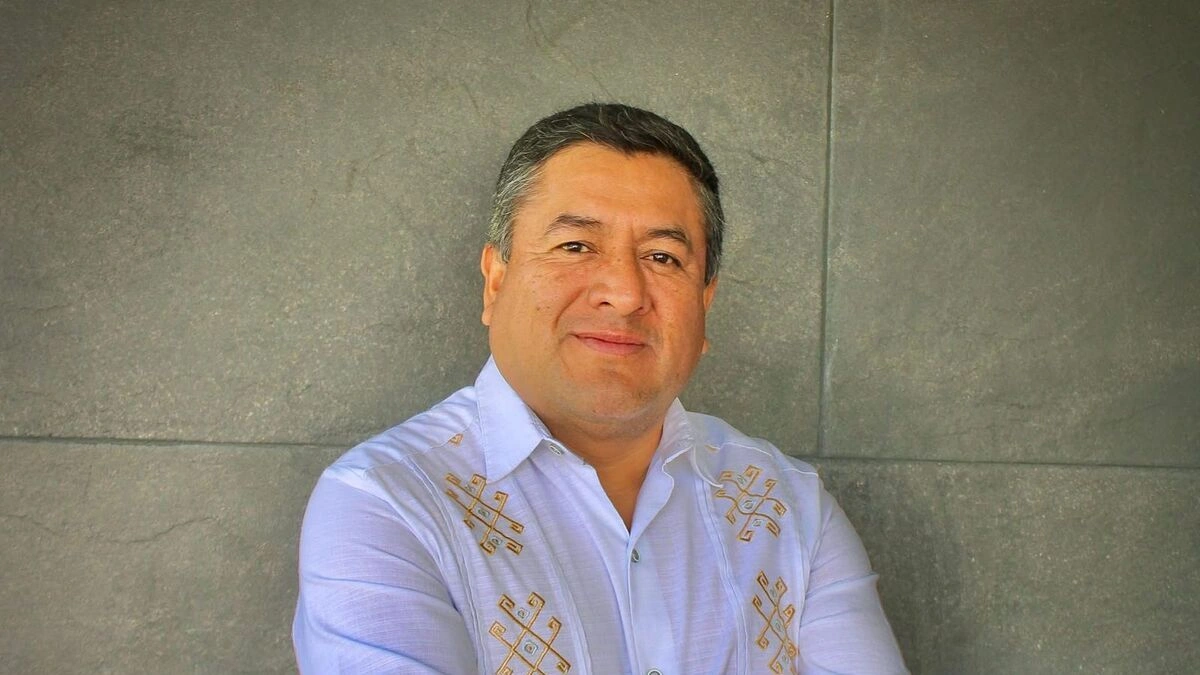 Dan cristalazo a edil de Oaxaca al asistir a la Expo ANAM en Puebla