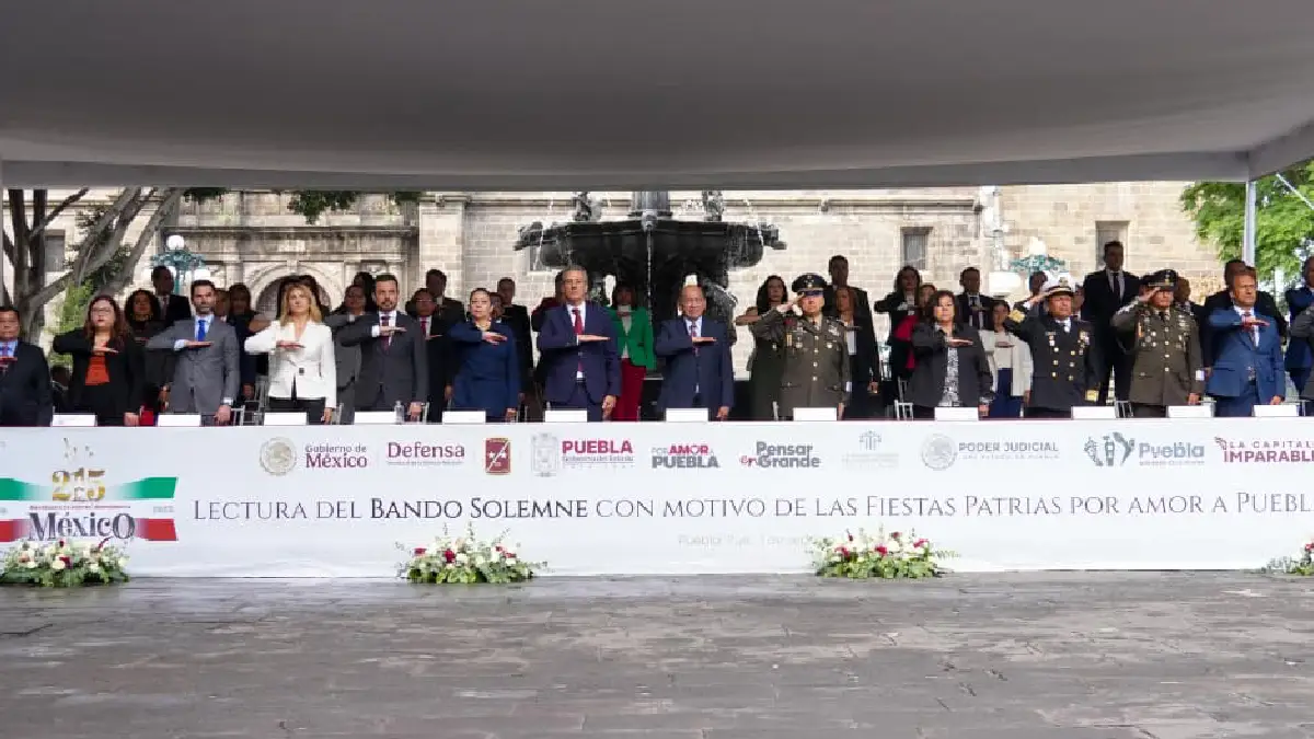 Coloca Pepe Chedraui Bando Solemne de las Fiestas Patrias 2025 en el Palacio Municipal
