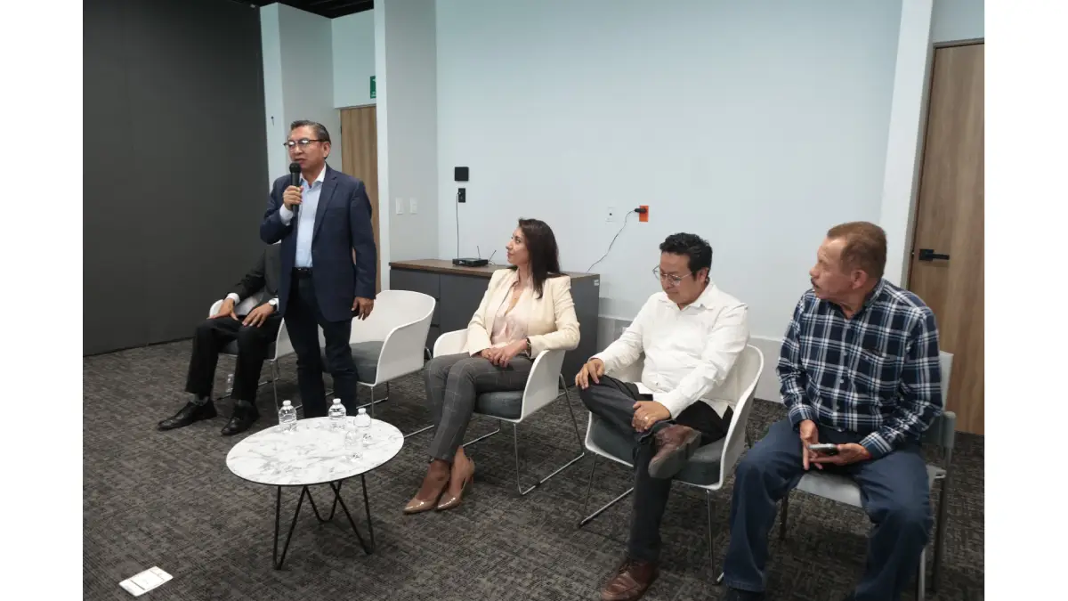 Realizan en el Congreso conversatorio sobre la “Historia del chile en nogada”