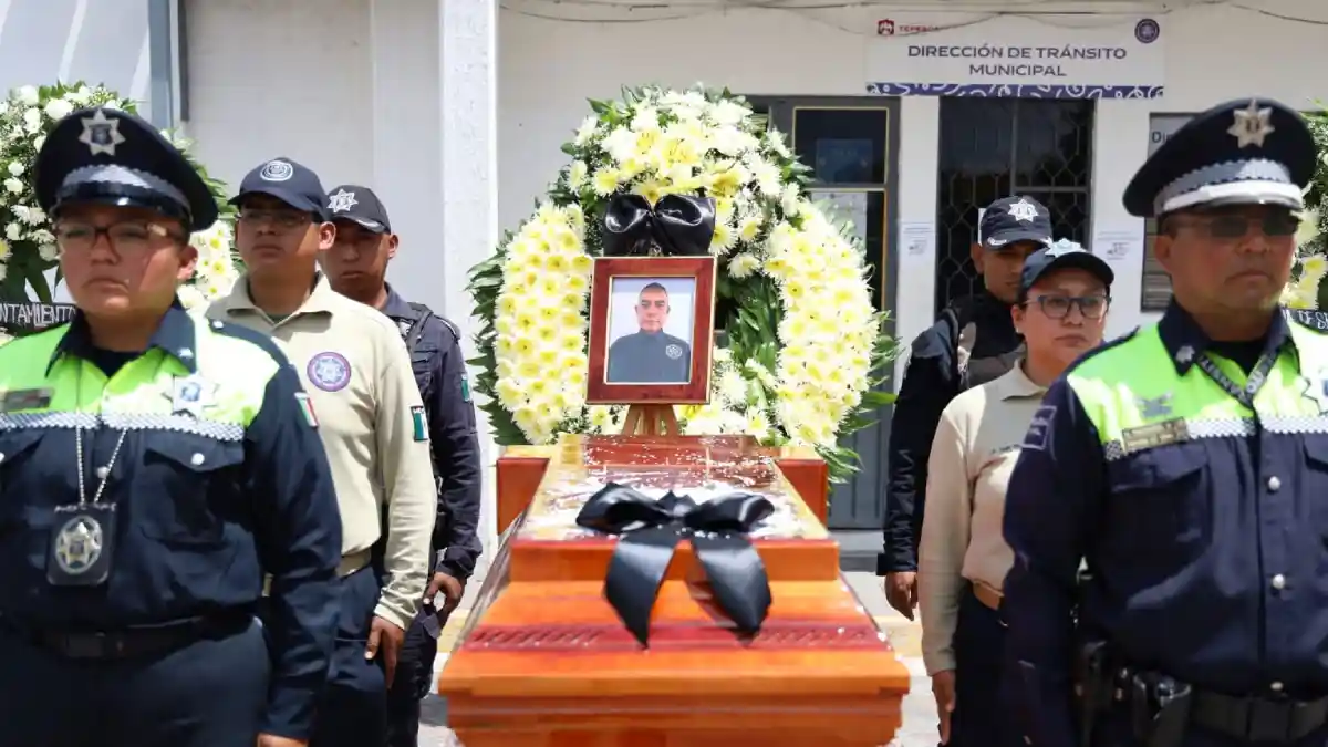Rinden homenaje póstumo a policía emboscado en Tepeaca.