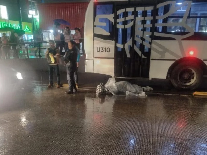 Estudiante de la BUAP muere atropellada por RUTA en Las Torres