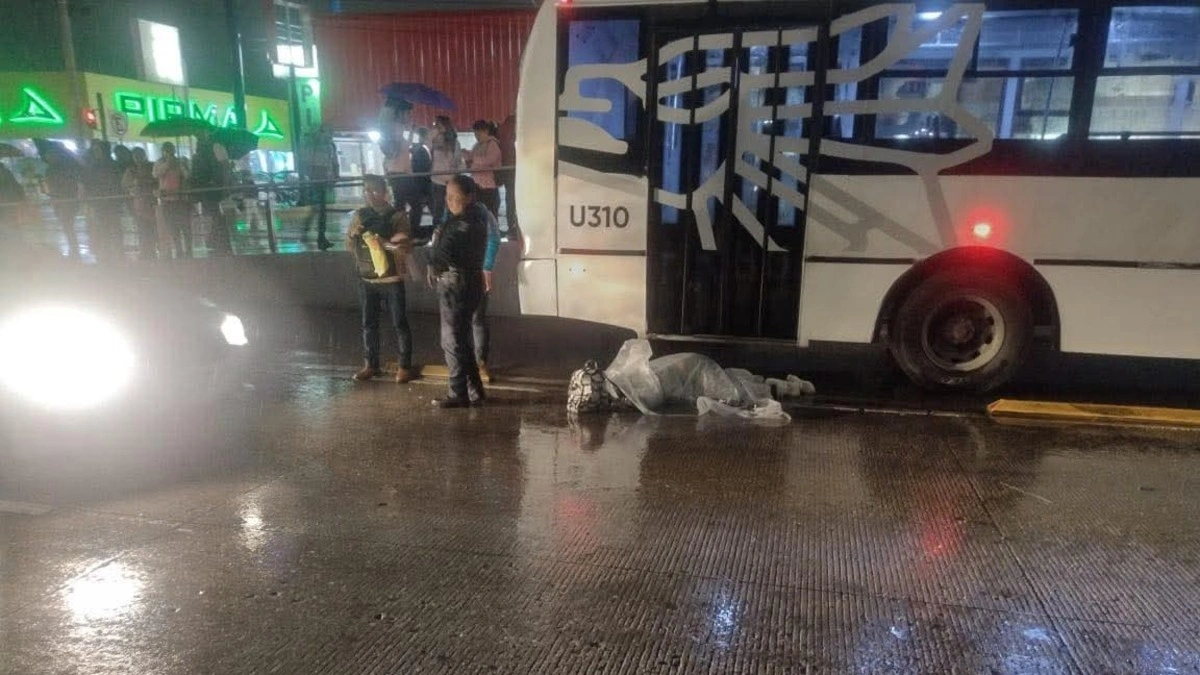 Estudiante de la BUAP muere atropellada por RUTA en Las Torres