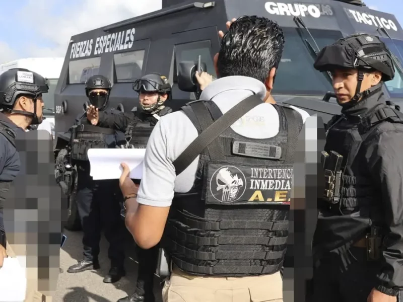 Autoridades coordinando un operativo en Amozoc para encontrar a 11 personas desaparecidas.
