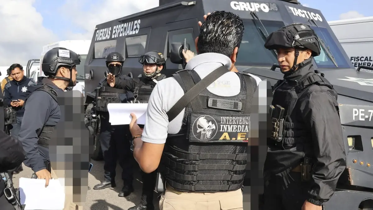 Autoridades coordinando un operativo en Amozoc para encontrar a 11 personas desaparecidas.