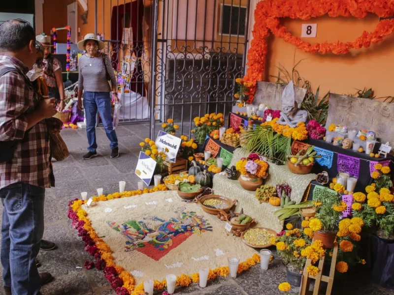 Estiman la llegada de 300 mil visitantes a Puebla capital por Día de Muertos  