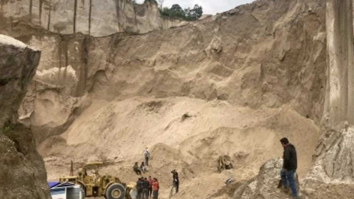Derrumbe en mina de arena de Tlahuapan, Puebla deja un muerto