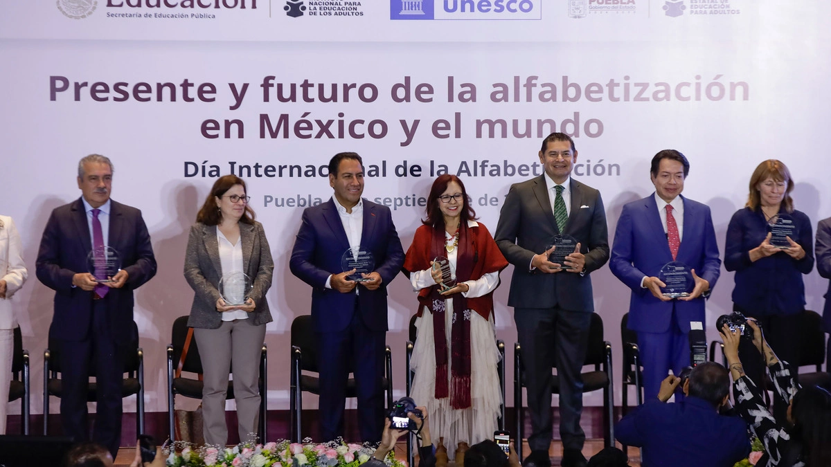Por primera vez, México reduce su población analfabeta: INEA