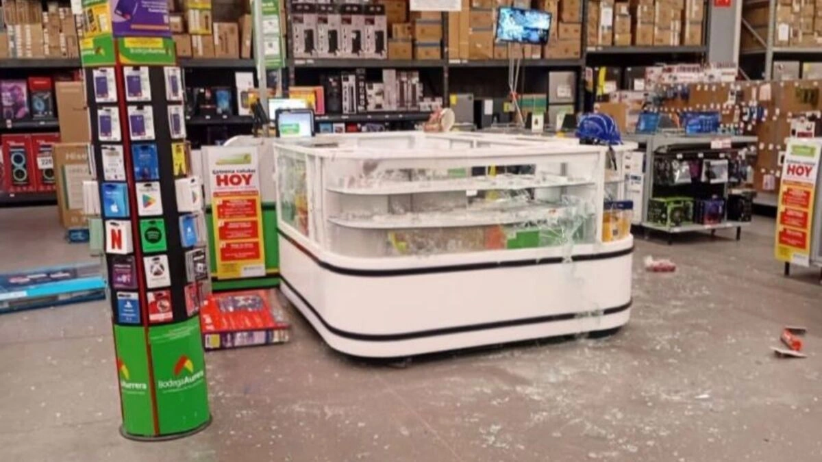 Ocurre violento asalto en Bodega Aurrera de Xilotzingo