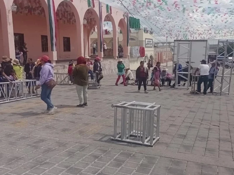 Por bloqueo de manifestantes cancelan el grito en Tlacotepec de Benito Juárez