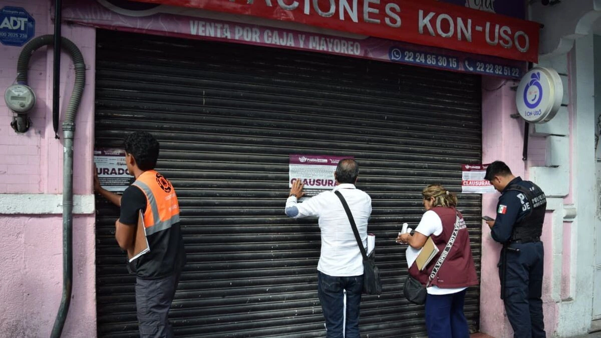 Clausuran 17 tiendas de productos chinos en el Centro Histórico de Puebla