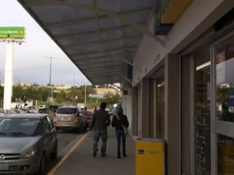 Violento asalto en Coppel de San Jerónimo Caleras 