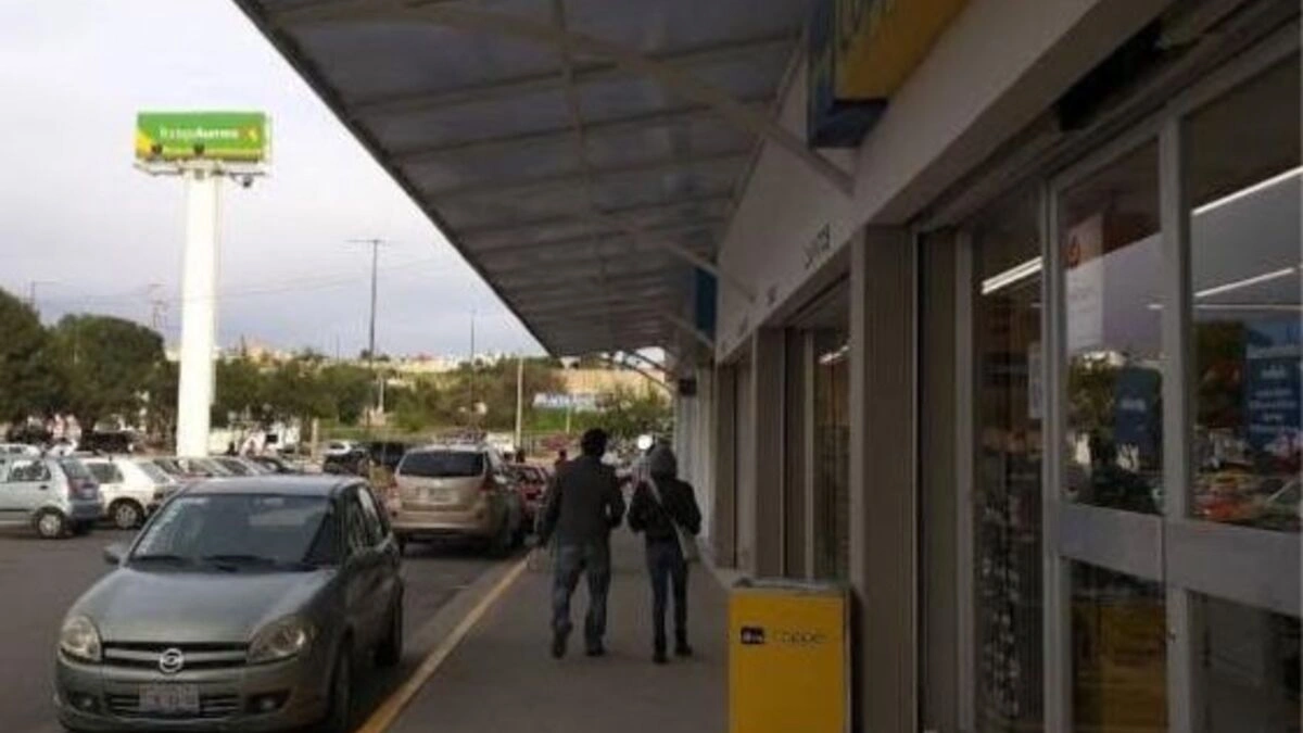 Violento asalto en Coppel de San Jerónimo Caleras 